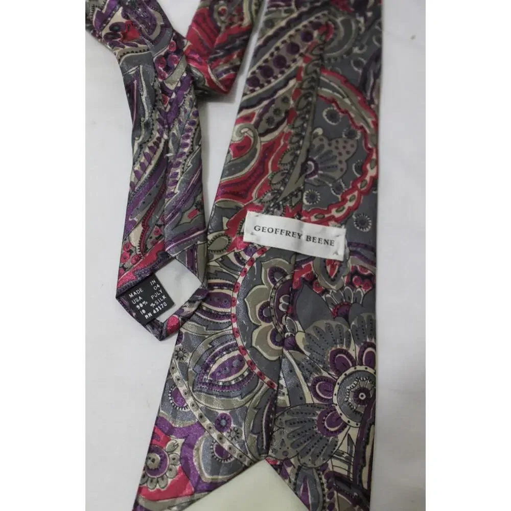 Vintage GEOFFREY BEENE 3.75 Inch Wide Silk Necktie, Pink, Purple, Gray Paisley
